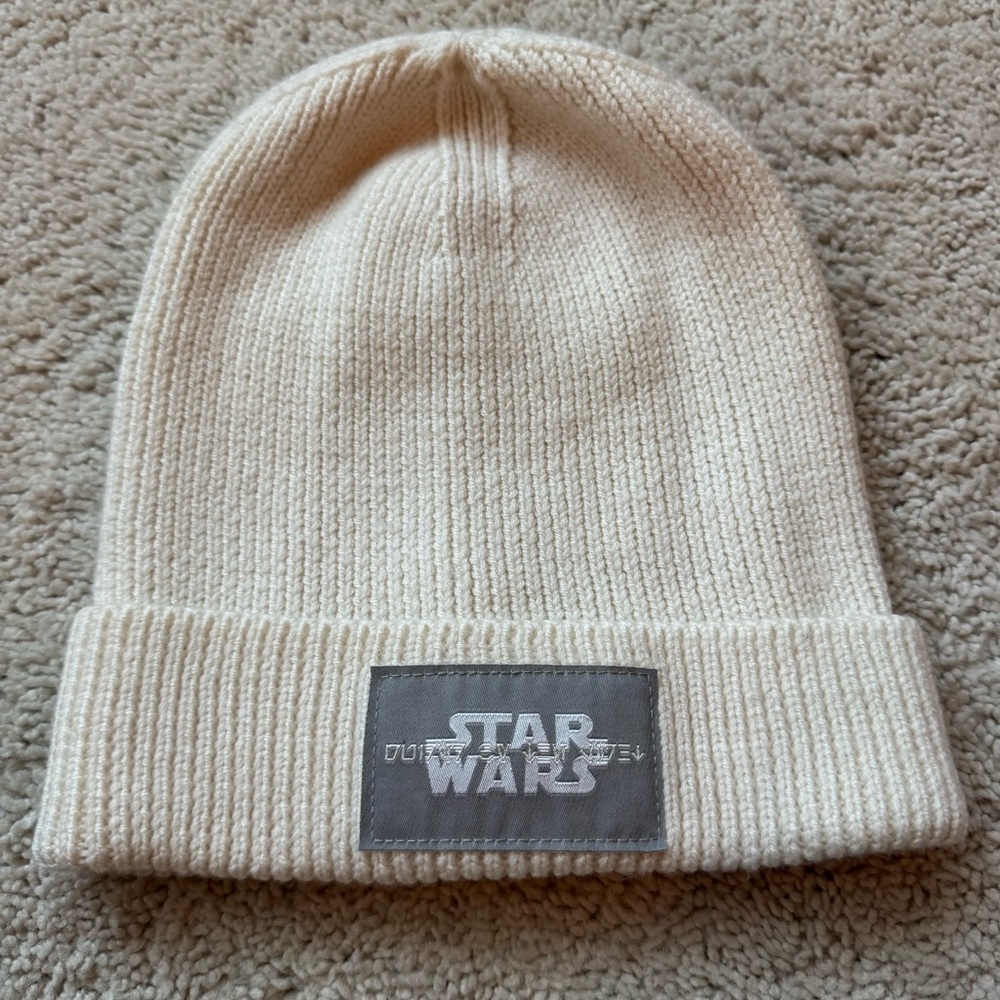 Star Wars Adult Cream Beanie - Picture 1 of 4